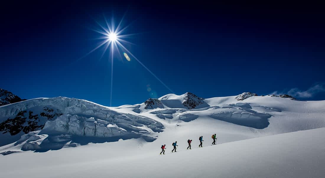 Adidas Skihochtour durch den Gletscher mit Sonne